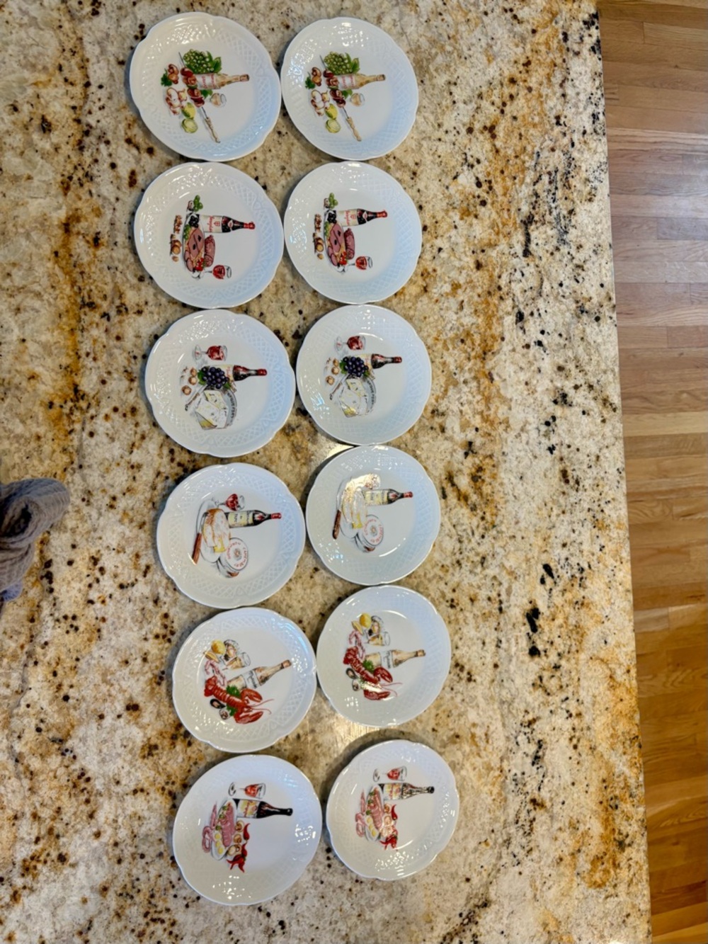 PHILIPPE DESHOULIERES canopy plates.
Set of 12. Wine and Cheese Collectiom.